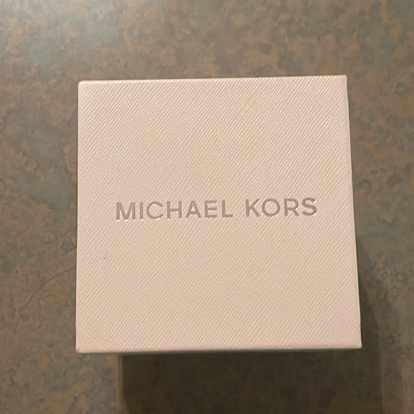 NWT Michael Kors Lock Face Leather Strap Watch - Picture 3 of 3